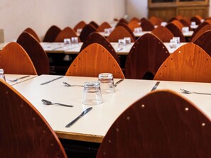每日付費供應吃到飽自助式早餐