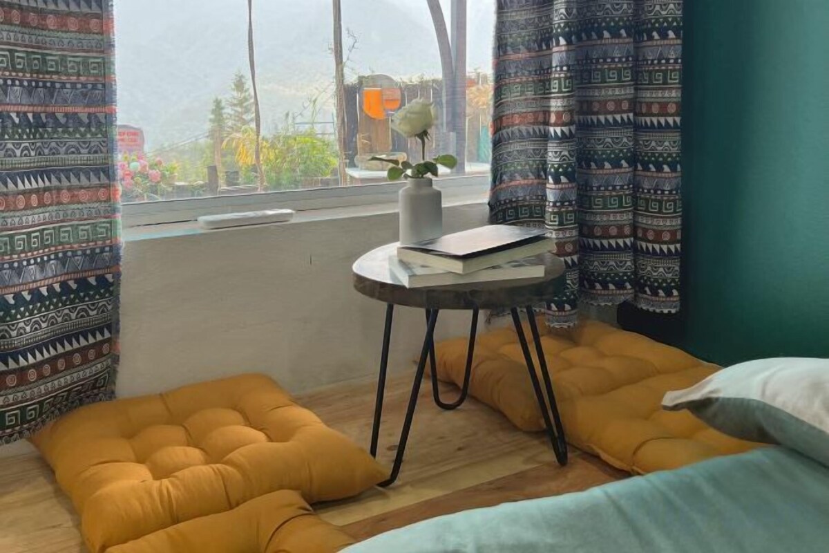 Kalis bunyi, seterika/papan seterika, Wi-fi percuma, cadar katil