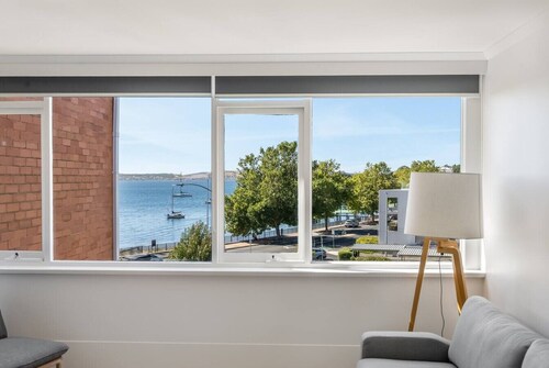 Stylish Apartment w/ Bay Views