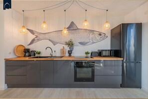 Fridge, microwave, oven, stovetop