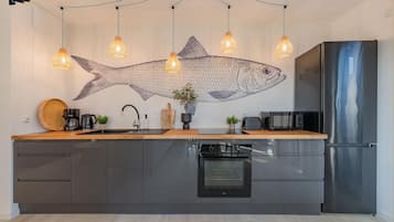 Refrigerador, microondas, horno, placa de cocina