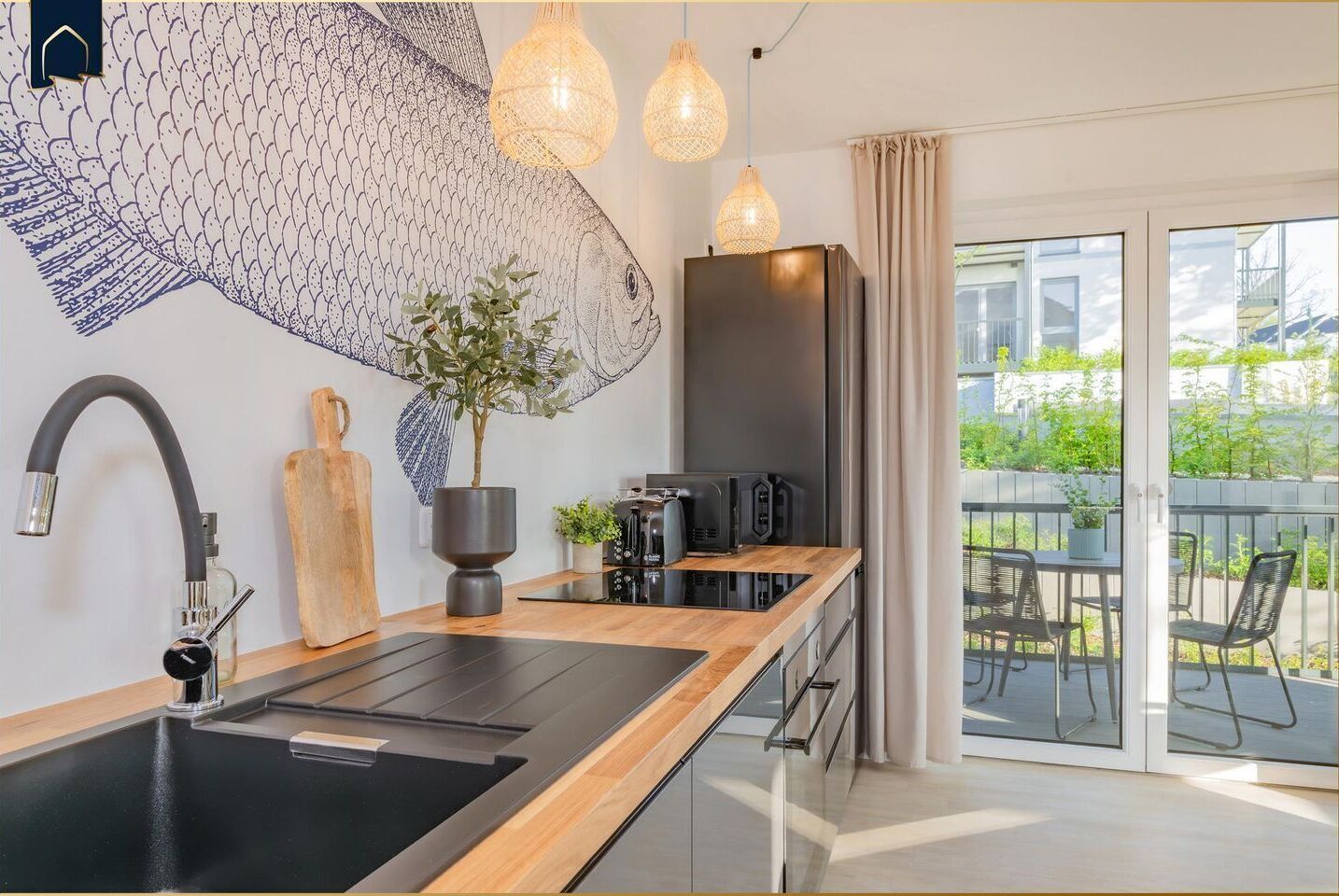 Kjøleskap, mikrobølgeovn, ovn og kokeplater