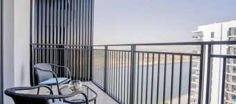 Modern Yas Island Escape w Peaceful Canal Views