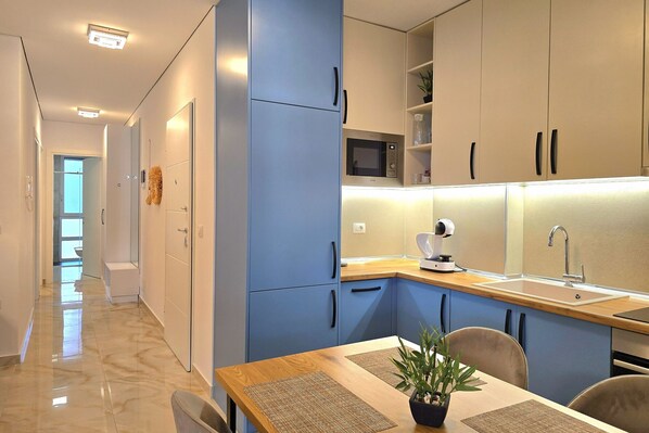 Family Apartment, 2 Bedrooms (SanPietro Holiday Homes 285) | Private kitchen | Fridge, oven, stovetop, dishwasher