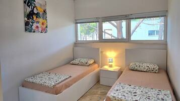 2 عدّة غرف نوم وواي فاي مجانًا وملاءات أسرّة