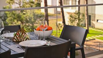 Family Apartment, Multiple Bedrooms (SanPietro Holiday Homes 298) | In-room dining