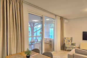 Family Apartment, Multiple Bedrooms (SanPietro Holiday Homes 285) | Living area