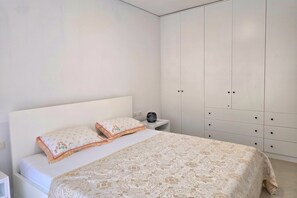Family Apartment, 2 Bedrooms (SanPietro Holiday Homes 287) | 2 bedrooms, free WiFi, bed sheets