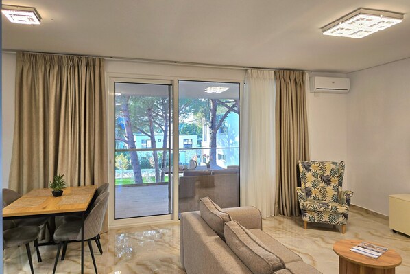 Family Apartment, Multiple Bedrooms (SanPietro Holiday Homes 285) | Living area