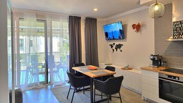 Standard Apartment, Multiple Bedrooms (SanPietro Holiday Homes 289) | Dining room