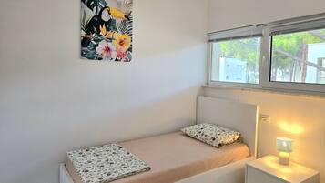 2 عدّة غرف نوم وواي فاي مجانًا وملاءات أسرّة