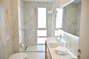 Bathroom - Sanpietro Holiday Homes (Ishëm)