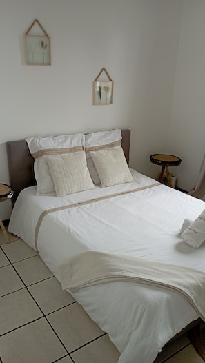 2 bedrooms, iron/ironing board, travel cot, free WiFi