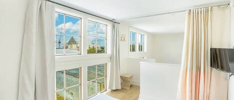 2 slaapkamers, een strijkplank/strijkijzer, gratis wifi, beddengoed