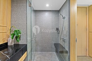 Studio, Balcony, Pool View | Bathroom | Bidet