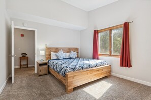 2 bedrooms, desk, iron/ironing board, free WiFi - Dells Vacations At Tamarack Resort (Wisconsin Dells)