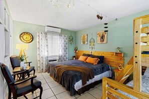 2 slaapkamers, een strijkplank/strijkijzer, wifi, beddengoed