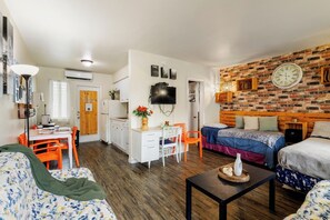 1 chambre, fer et planche à repasser, Wi-Fi, draps fournis
