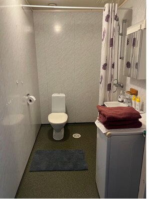 Toallas, jabón, papel de baño 