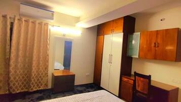 1 bedroom, iron/ironing board, WiFi, bed sheets