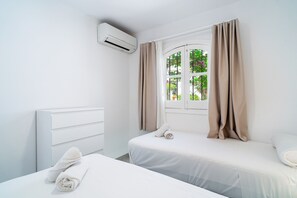 2 bedrooms, iron/ironing board, free WiFi, bed sheets