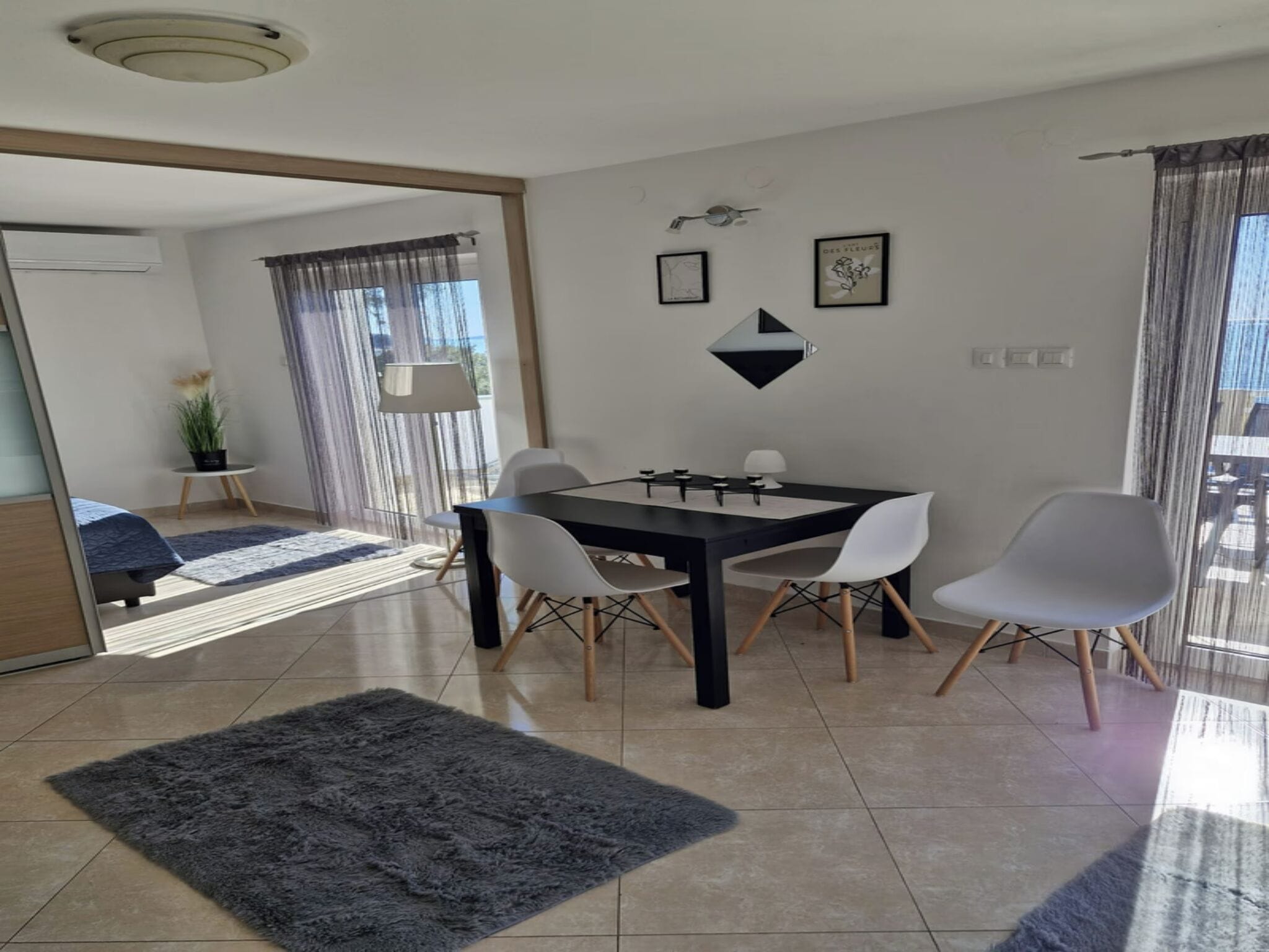 Căn hộ, 2 phòng ngủ, hiên, quang cảnh vườn | Phòng ăn