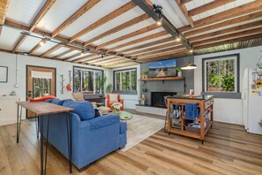 TV, fireplace, ping pong, books - Lakeview, Dock, Rooftop, Firepit, Kayak, Games (Littleton)