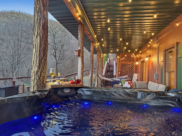 Outdoor spa tub