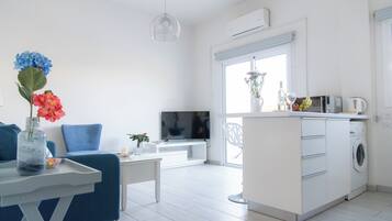 Deluxe Apartment, Garden View | In-room safe, desk, laptop workspace, blackout drapes