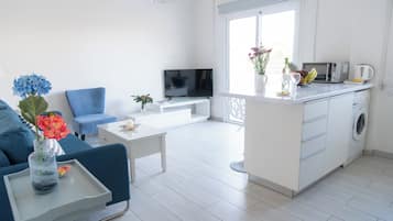 Lägenhet Deluxe - utsikt mot trädgården | 1 sovrum, värdeförvaringsskåp på rummet och skrivbord