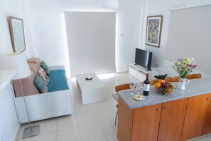 Apartamento Confort, vistas al mar | 1 dormitorio, caja fuerte, escritorio