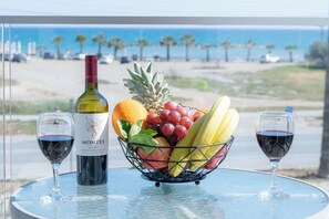 Apartamento superior, vistas al mar | Balcón
