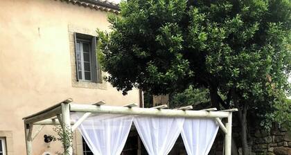 PROMO Demeure de caractĂšre avec piscine, au cĆur dâun village typique du Sud