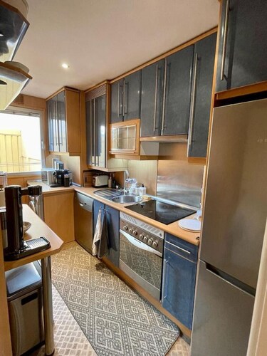 Royal-Palace Garden View | Elegant 2-Bedroom Flat in the Heart of Madrid