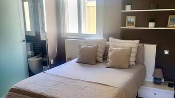 2 bedrooms, iron/ironing board, WiFi, bed sheets