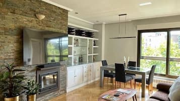 TV, fireplace, stereo