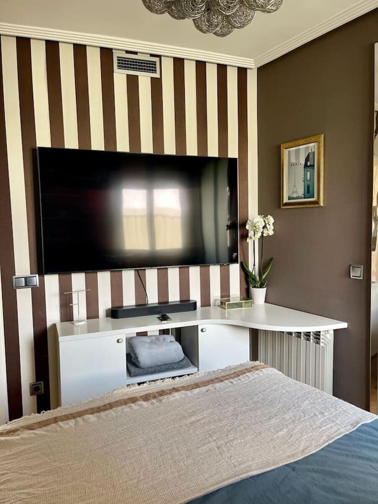 2 slaapkamers, een strijkplank/strijkijzer, wifi, beddengoed