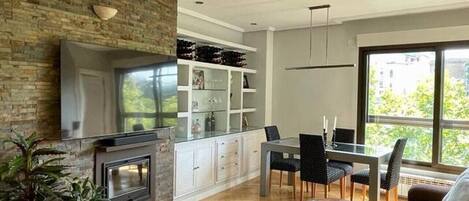 TV, fireplace, stereo