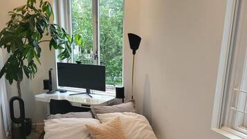 2 bedrooms, desk, iron/ironing board, travel crib