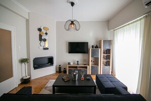 TV, fireplace - Ampelokipi - 2 Bedroom Flat (Athina)