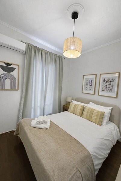 Classic Comfort in the Heart of Monastiraki | Walk to the Acropolis, Agora & More
