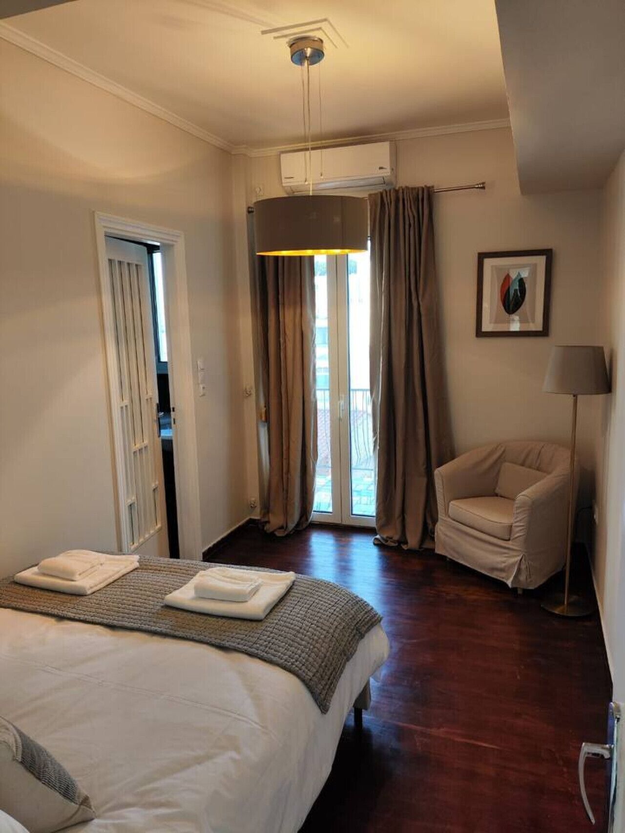 2 habitaciones, tabla de planchar con plancha, wifi y ropa de cama 