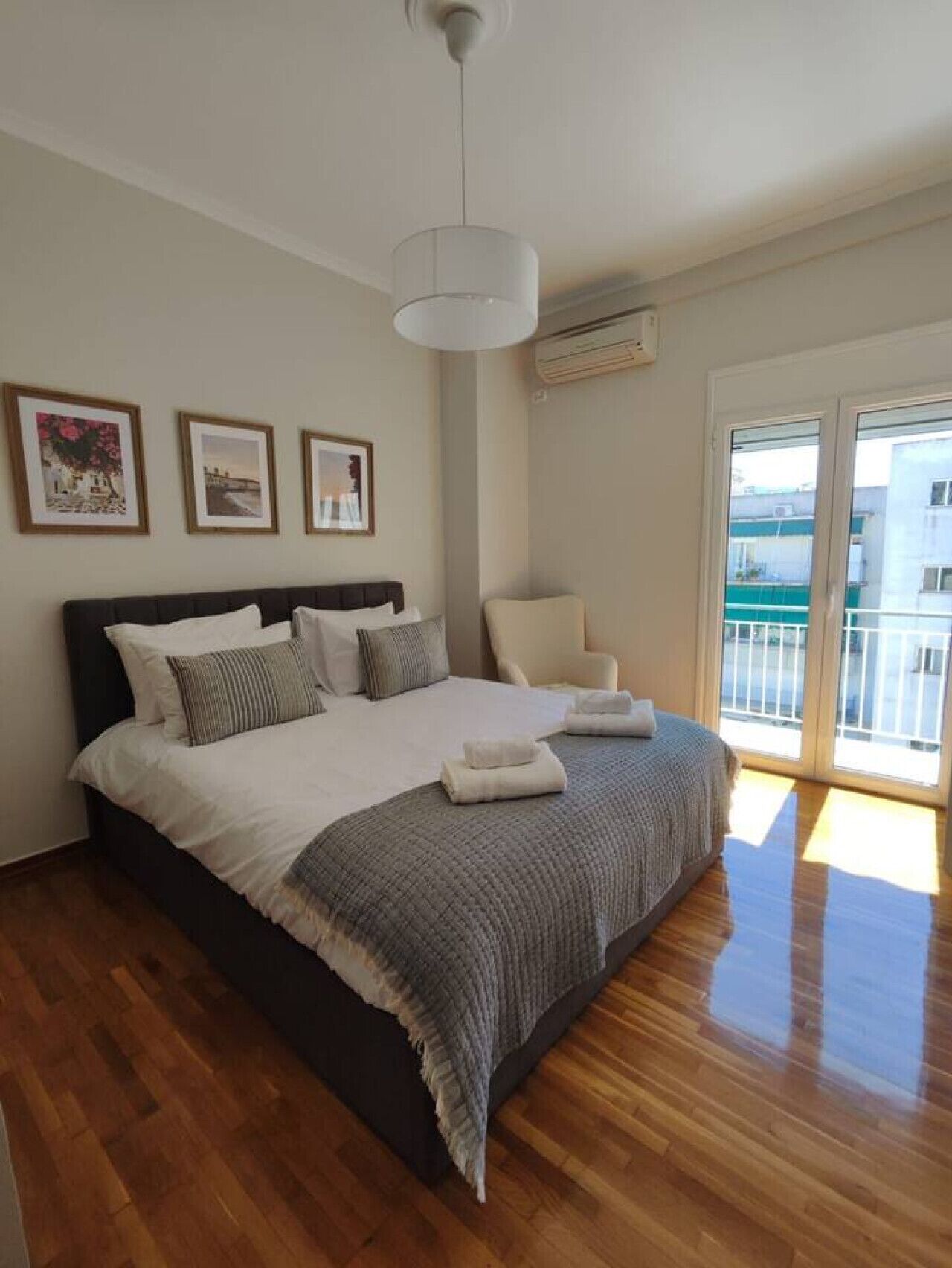 2 habitaciones, tabla de planchar con plancha, wifi y ropa de cama 