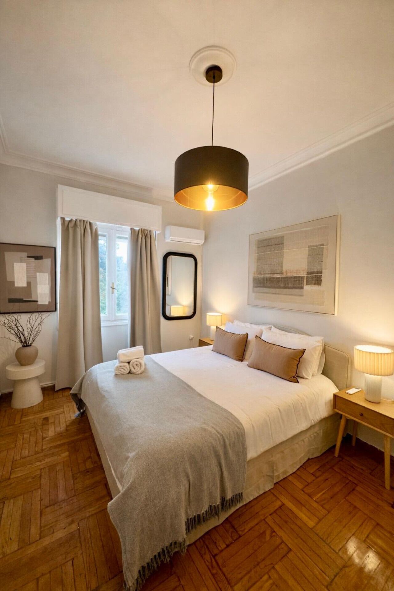 1 habitación, tabla de planchar con plancha, cuna de viaje y wifi 