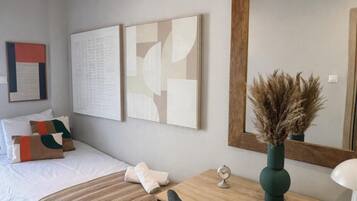 2 bedrooms, desk, iron/ironing board, WiFi