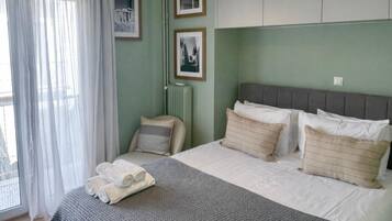 2 bedrooms, desk, iron/ironing board, WiFi