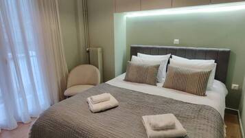 2 slaapkamers, een bureau, een strijkplank/strijkijzer, wifi