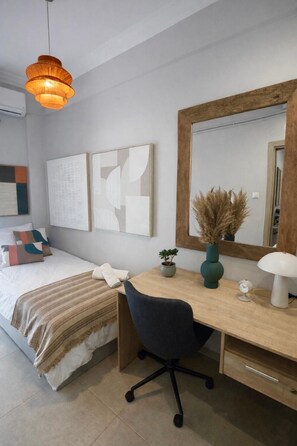 2 slaapkamers, een bureau, een strijkplank/strijkijzer, wifi