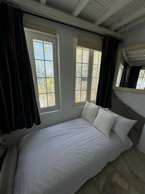 1 chambre, fer et planche Ă  repasser, Wi-Fi, draps fournis