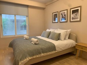 2 bedrooms, iron/ironing board, WiFi